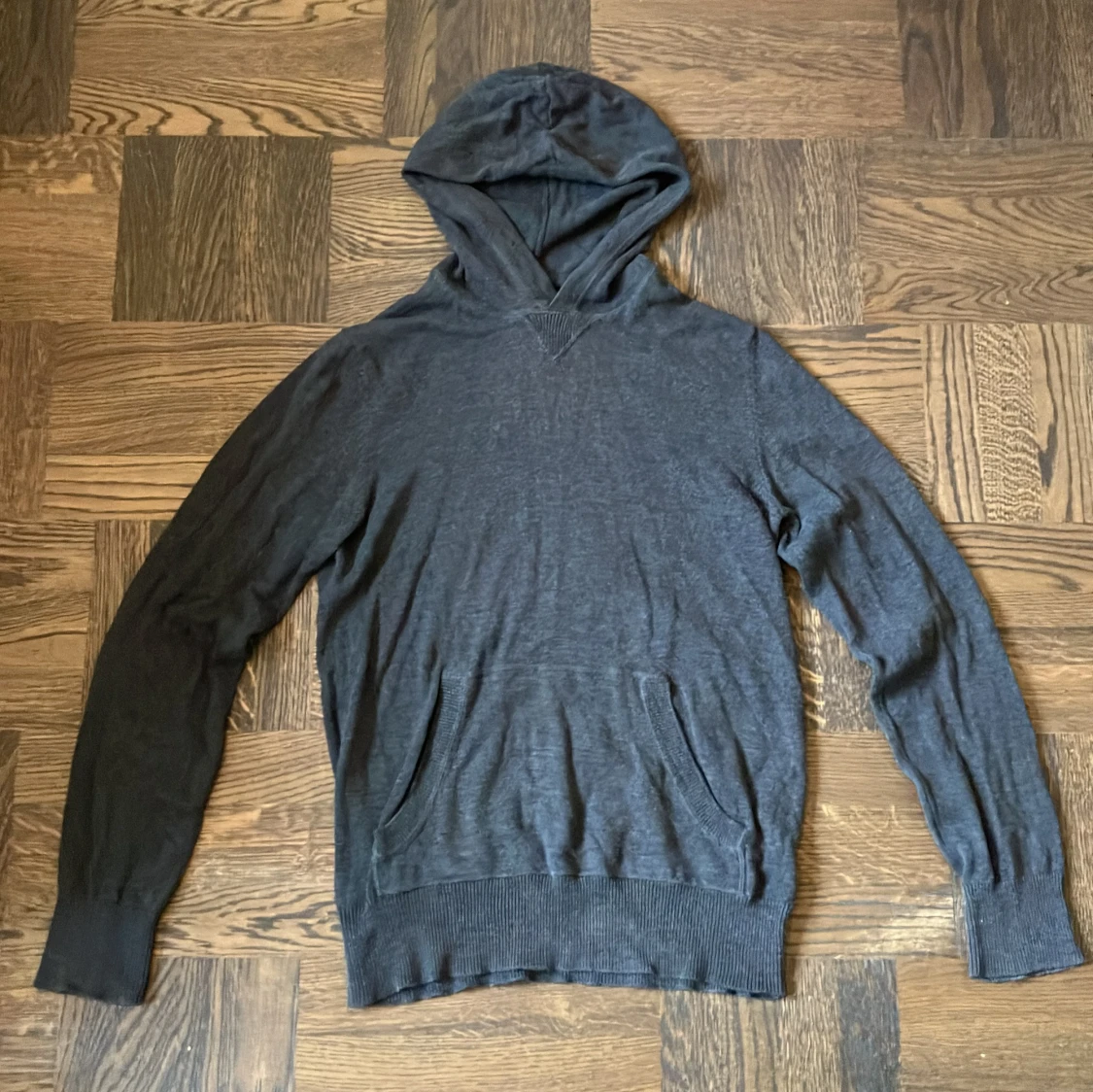 Mörkgrå hoodie i stickad bomull S