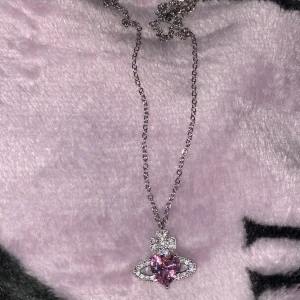  halsband med rosa hjärta - Superfint halsband, helt nytt 