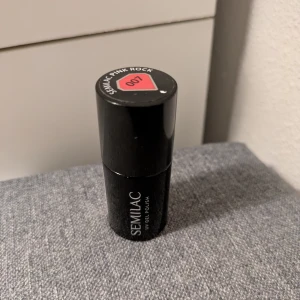 Gel polish/gellack, kräver uv-ledlampa - Semilac oanvänd. 