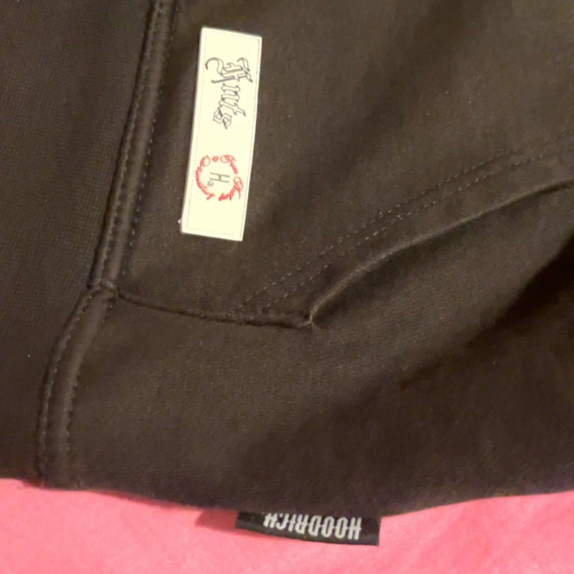 Svart Hoodie från Hoodrich med tryck