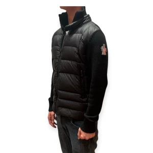 Moncler grenoble cardigan  - Moncler grenoble cardigan | Köpt i butik för  10 000kr.