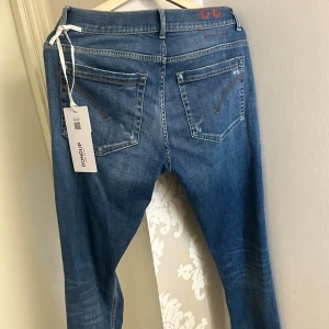 Dondup jeans  - Säljer nu dessa riktigt snygga Dondup jeans i den populäraste modellen George för endast 1199! De är i ett mycket bra skick och knappt använda. Vid frågor och intresse är det bara att skriva!