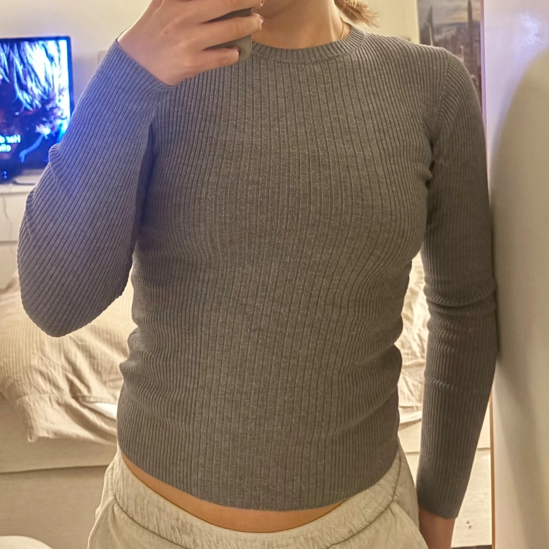 Grå ribbad långärmad tröja