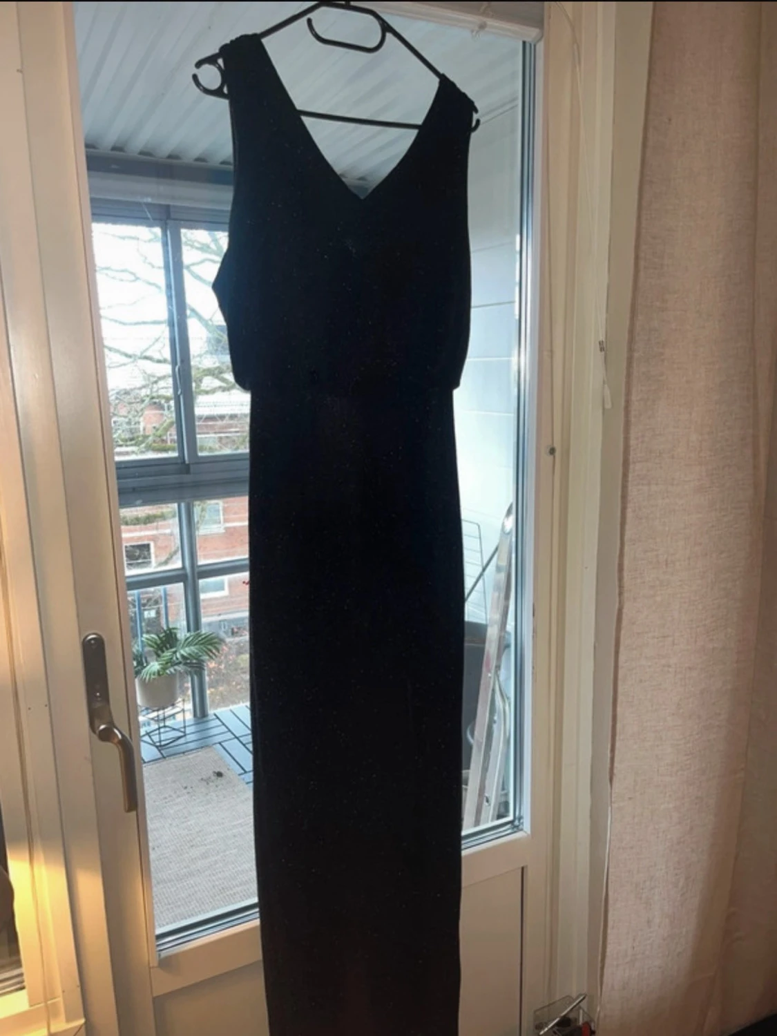 Svart glittrig långklänning från Vila - 1