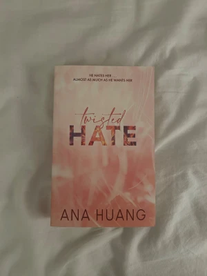 Twisted hate - Twisted hate - Ana Huang 🩷 Säljer även de andra böckerna i serien! Välj gärna Instabox om du har möjlighet! 