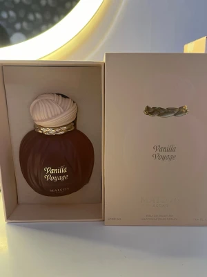 Vanilla voyage - Helt ny oanvänd då jag har 2st av den . Luktar väldigt gott. Noterna ser ni bland bilderna 