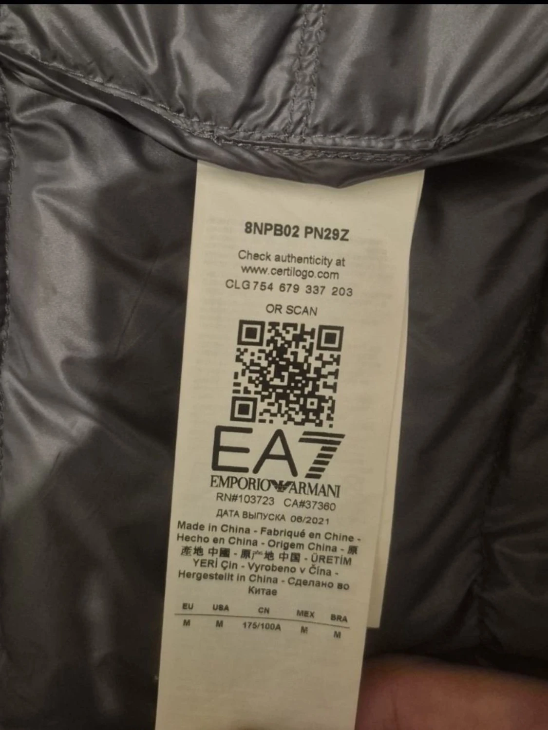 Grå pufferjacka från Emporio Armani EA7