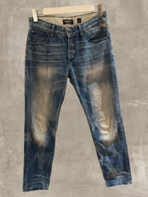 Replay Jeans  - Säljer dessa Replay Jeans i mycket fint skick. De är i en limiterad modell som inte säljs längre och är därav sällsynta. De är i storlek 26, hör av er vid minsta fundering!