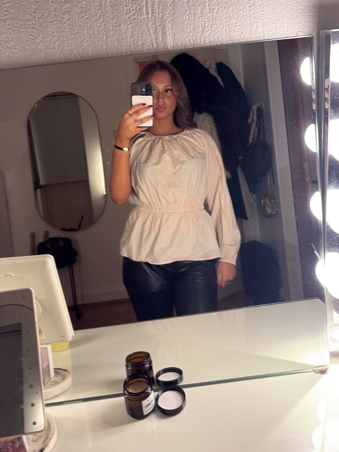 Beige omlott blus med oneshoulder - 2