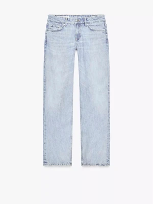 Ljusblå jeans från zara  - Snygga lågmidjade ljusblå jeans som endast använda en gång från Zara. Säljs inte längre