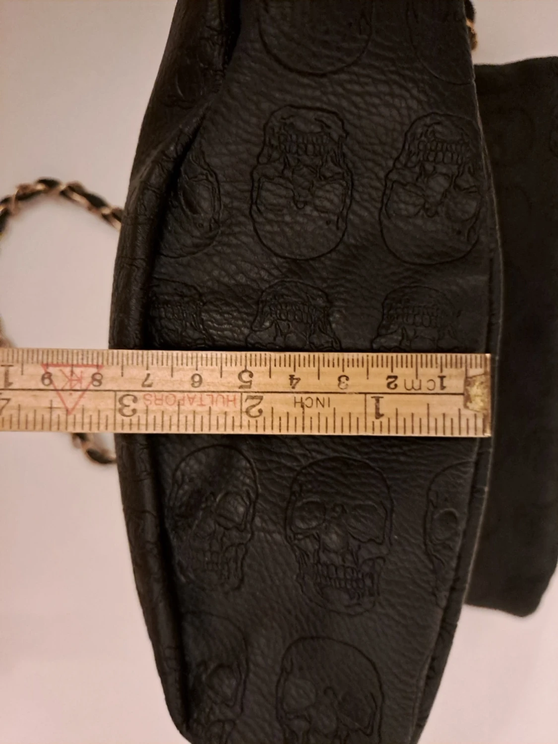 Svart axelväska med döskallemönster - 5