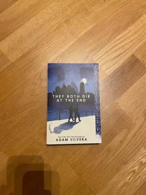 They Both Die at the End - Säljer denna då jag har två av samma. 