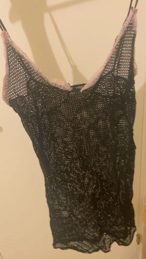 Svart nätklänning  - Svart super gullig nätklänning 