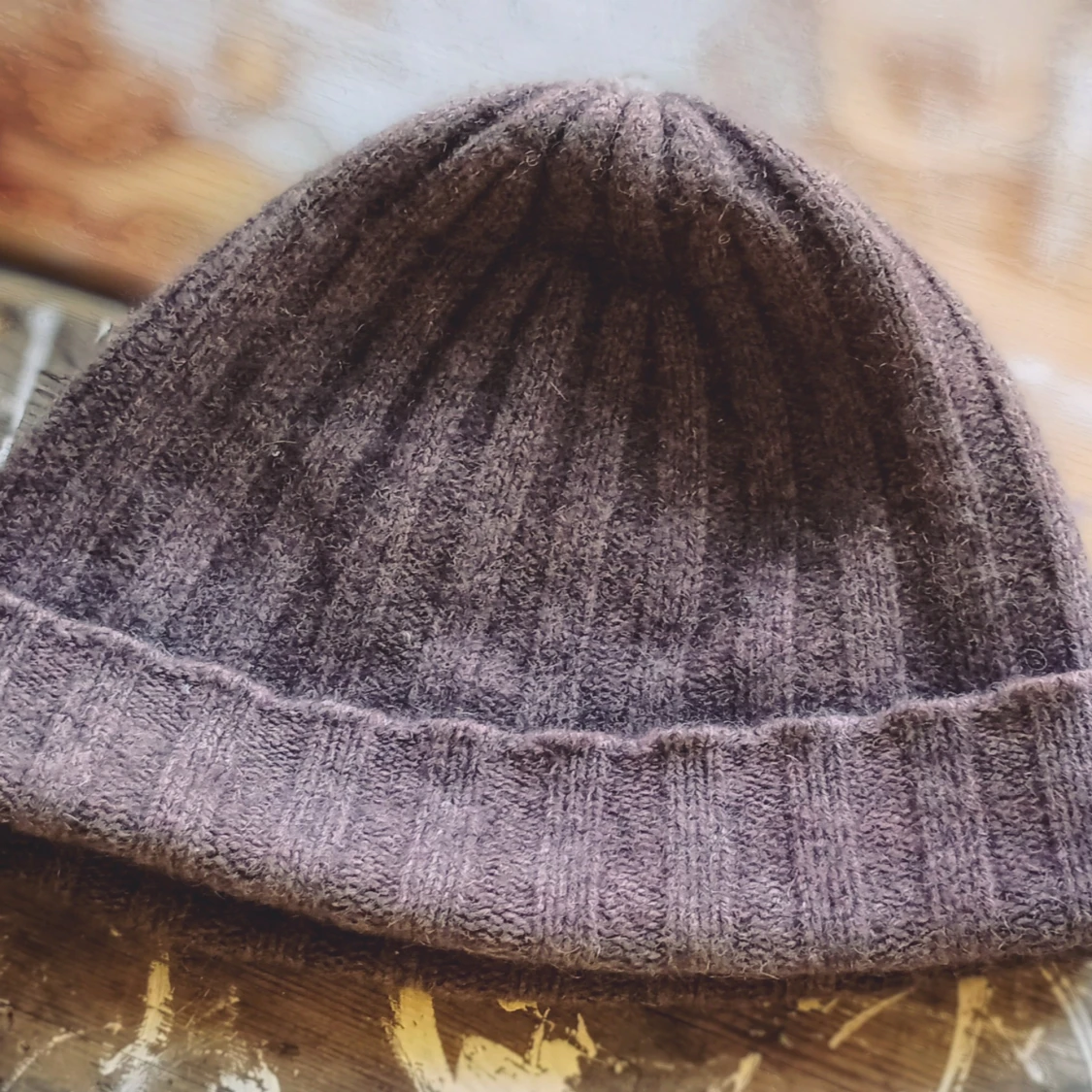 Brun ribbad mössa från Bläck - 1