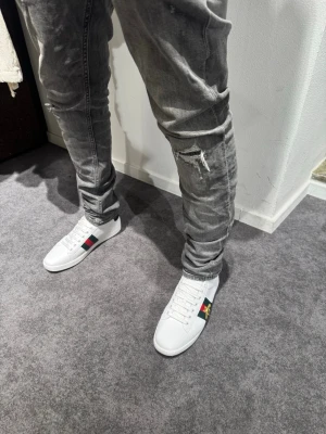 Gucci Ace Bee skor  - Gucci Ace Bee skor tvärfeta och till ett billigt pris!