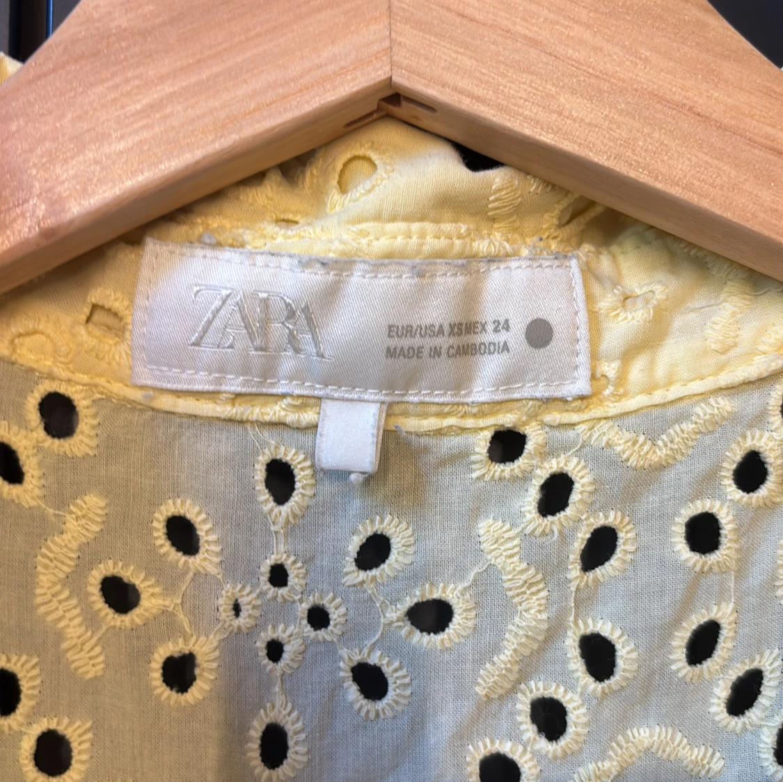 Skjorta med broderihål  - 3