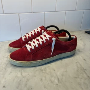 Yves saint laurent skor - Mycket sällsynta och svåra att få tag i. I toppskick! Sparsamt använda. Inga defekter eller skador.