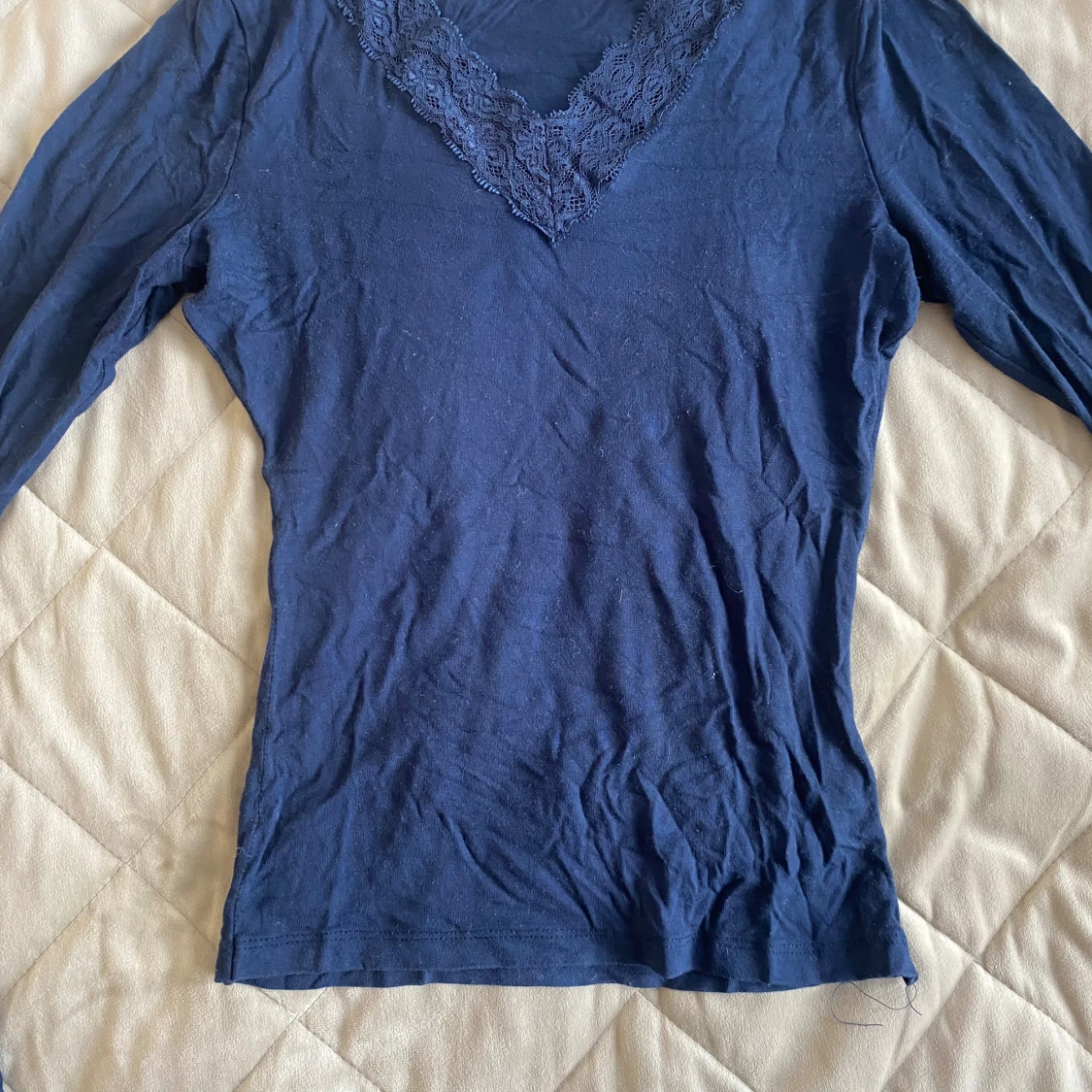 Mörkblå långärmad topp Gina Tricot