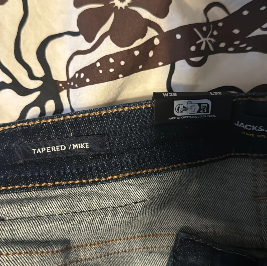 Mörkblå tapered jeans Jack & Jones storlek 29/32 - 2