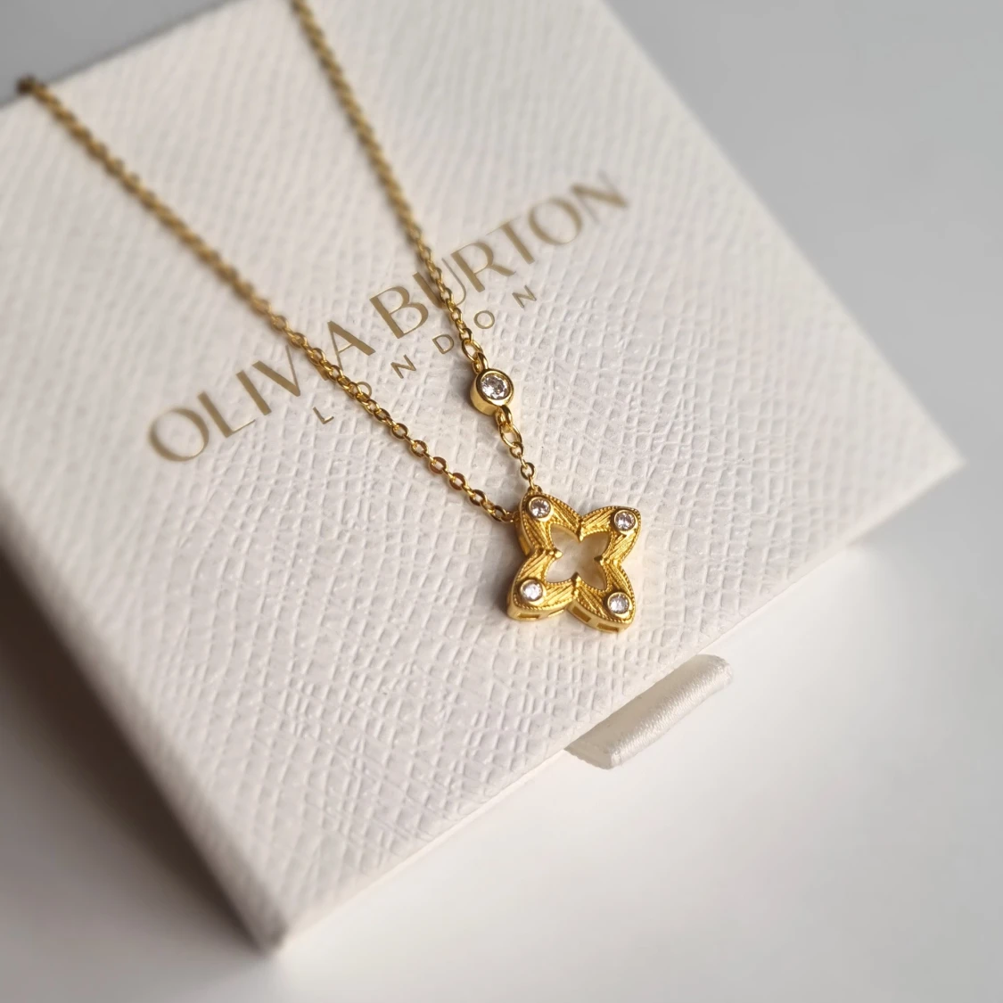 Guldigt halsband s925