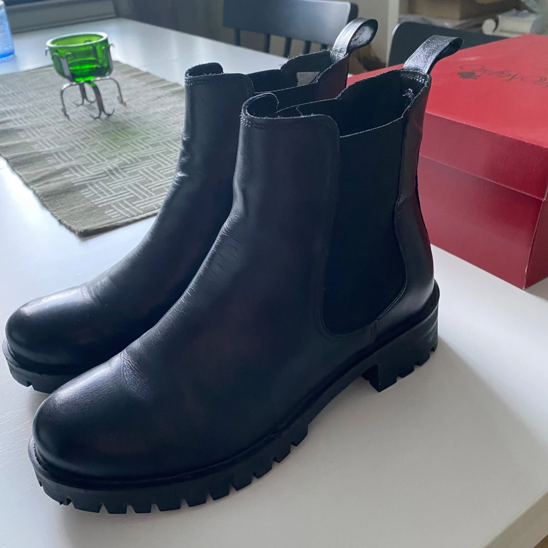 Svarta chelsea boots i skinn - 1