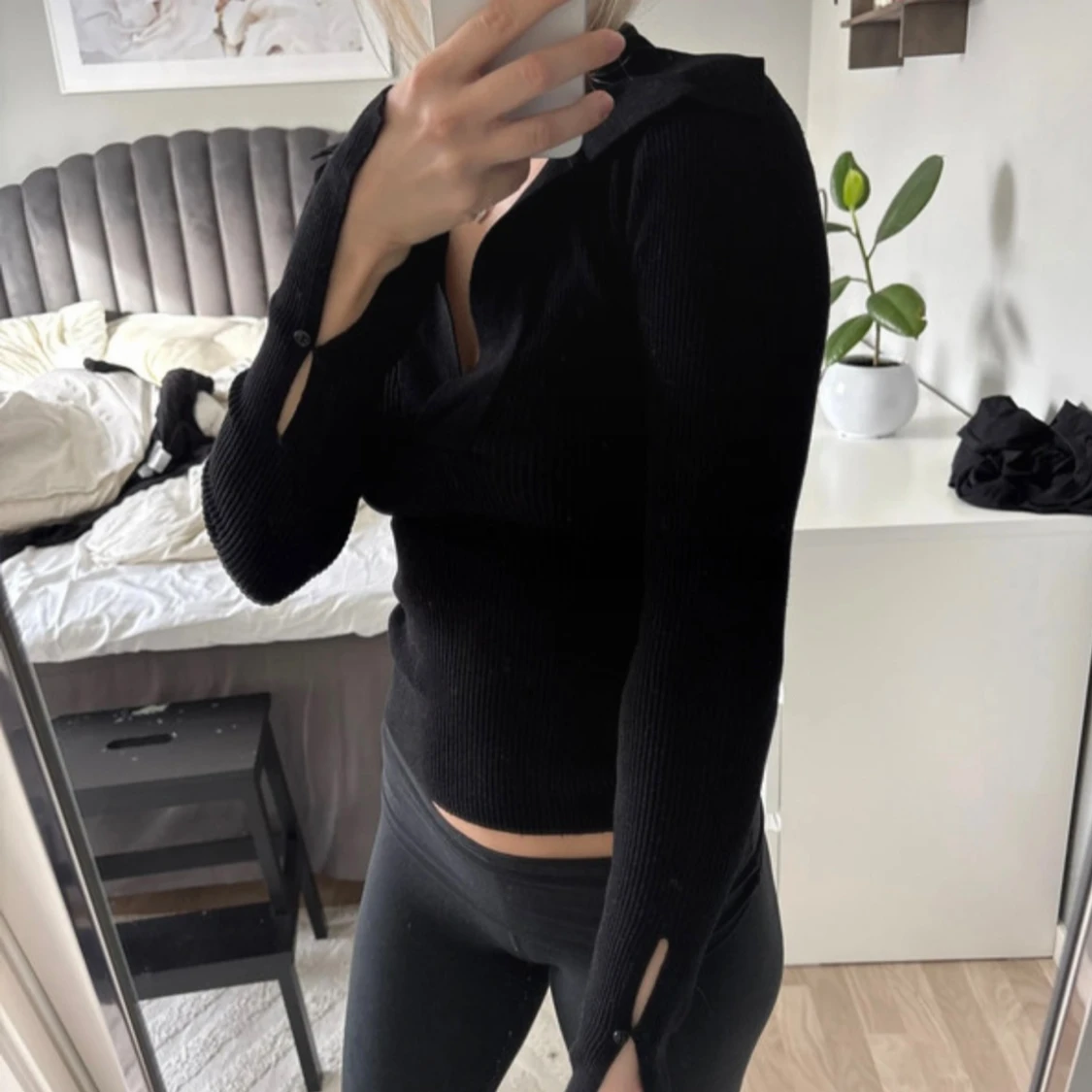 Svart ribbad långärmad  - 2