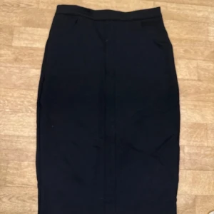 Patrizia pepe lång kjol - Aldrig använd, endast testad  Storlek S  Med fickor