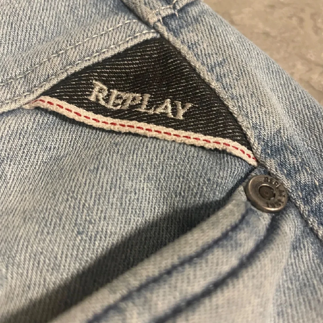 Ljusblå Replay jeans med slitningar - 1