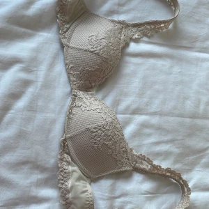 Intimissmi BH - Säljer min push up BH ifrån Intimissmi som jag inte använder längre. Den är ganska ny och har bara haft i 1 månad jätte skön och bra❤️