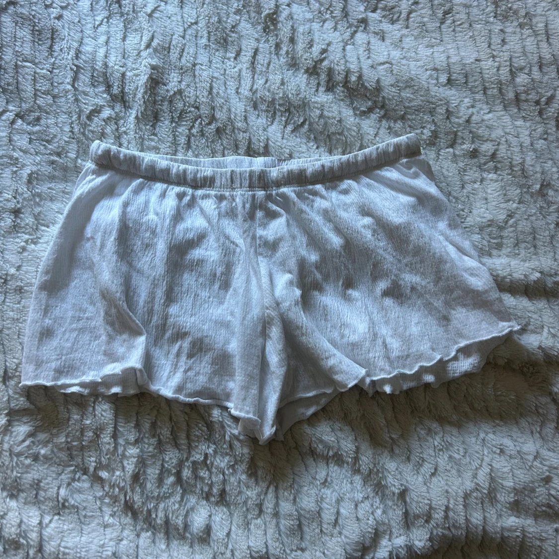 Vita flowy shorts från 157 - 1