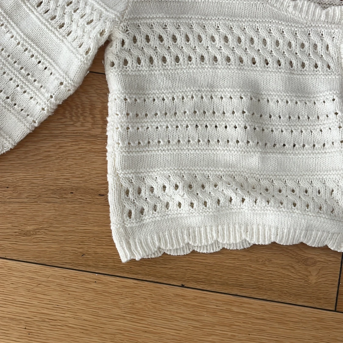 Vit stickad croppad bolerotopp H&M - 2