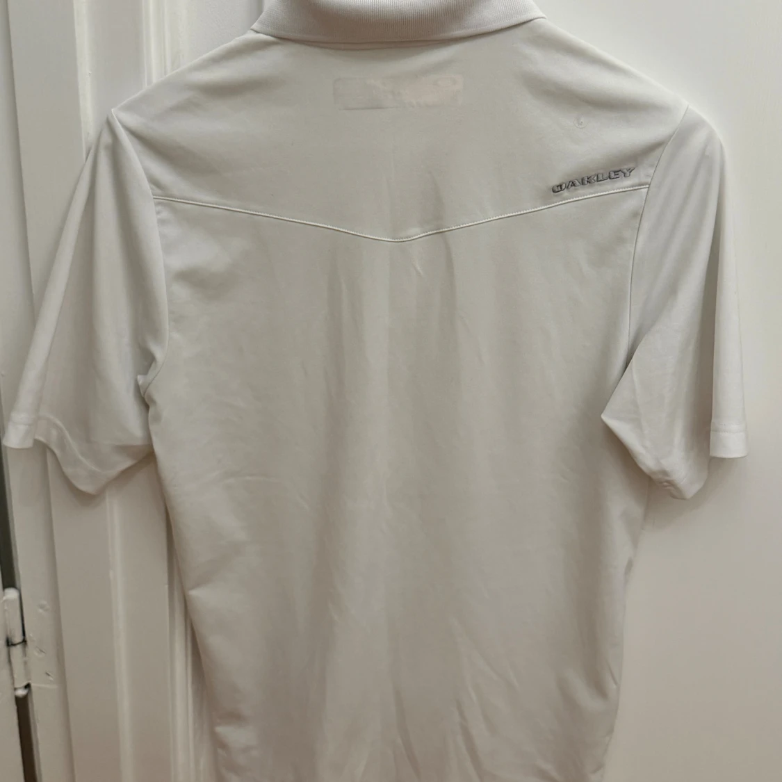 Vit sportig pikétröja från Oakley - 2