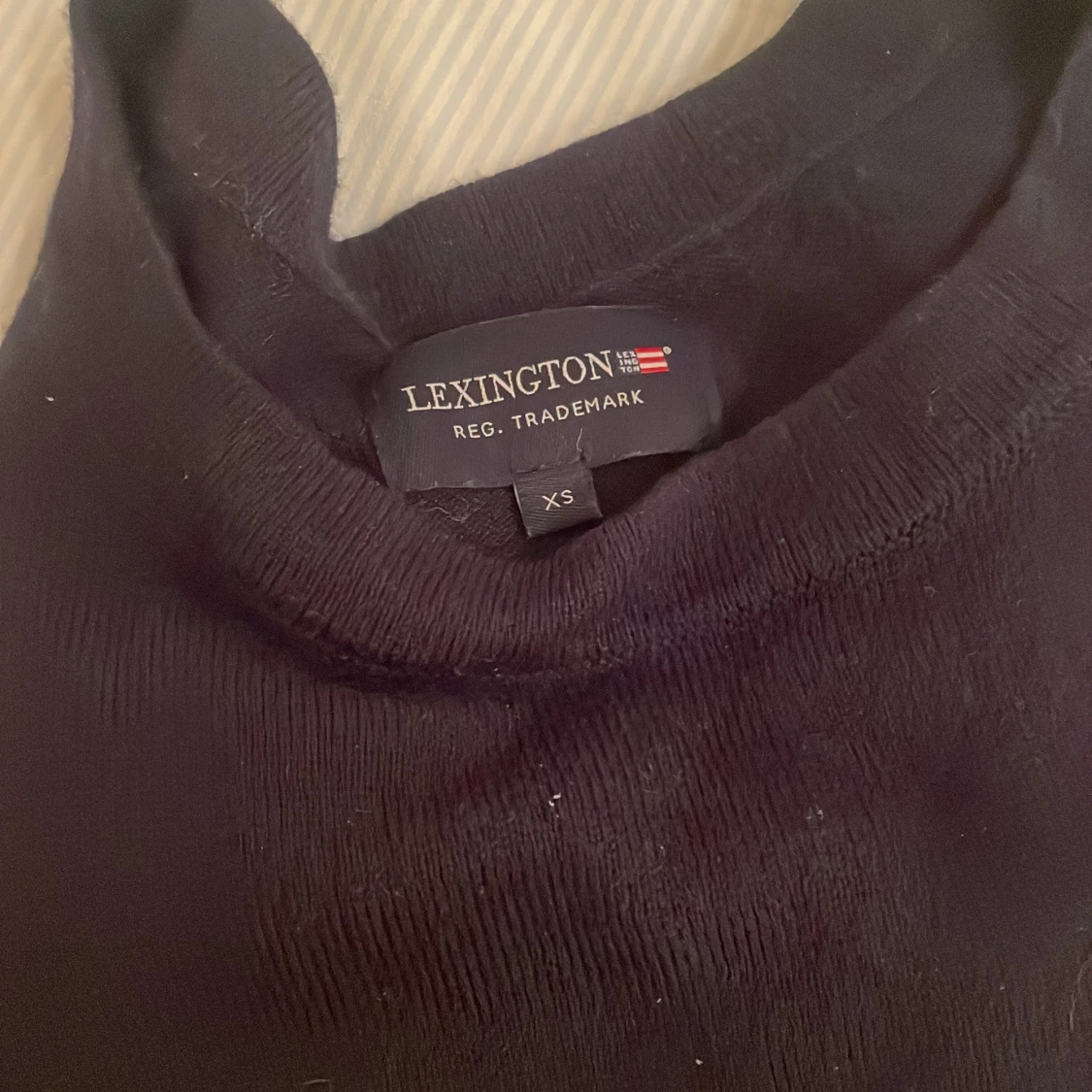 Mörkblå stickad tröja från Lexington - 3