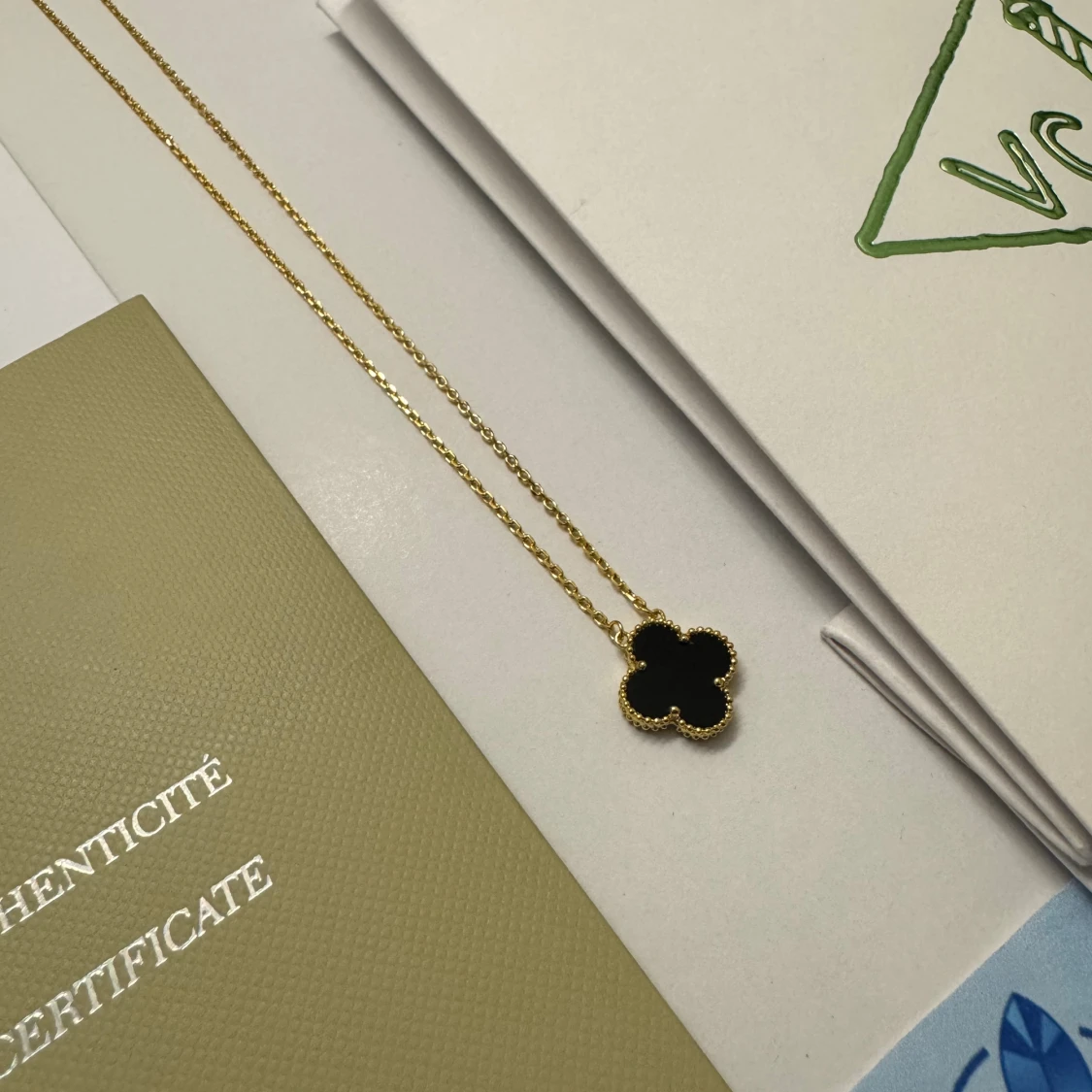 Svart • Halsband • Van C • Dam Smycken - 1