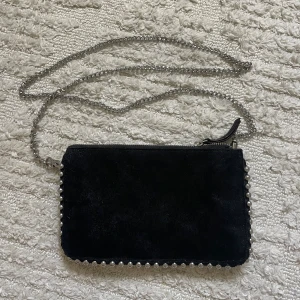 Zara väska - Lite skimrig i vissa ljus. Inga defekter, som ny💖Tveka inte om frågor!💕