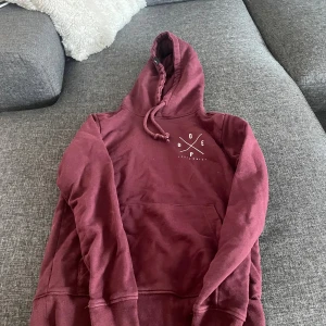 Dope hoodie - En hoodie med märket dope, superfint skick! Storlek xs!