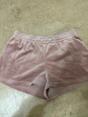 Rosa velourshorts från Gina Tricot - Bra bra bra 