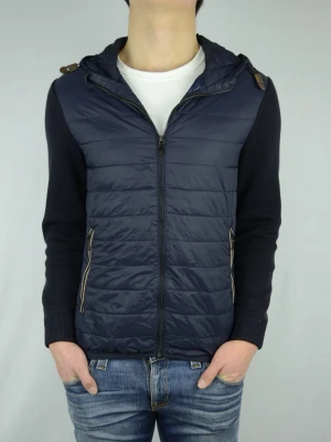 Massimo Dutti cardigan  - MASSIMO DUTTI CARDIGAN  Storlek : M  Passform : Passar som S  Användning : Jackan är i ett väldigt fint skick utan defekter  Nypris : Cirka 2000sEK  Modellen på bilen är 182CM och väger 77KG