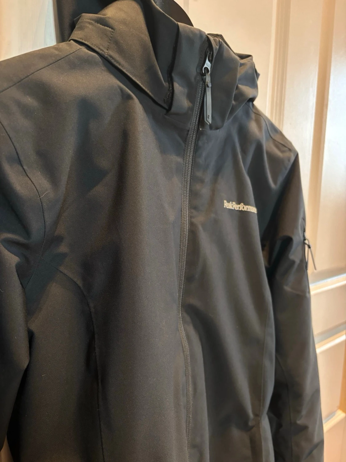 Svart jacka Peak Performance - 2