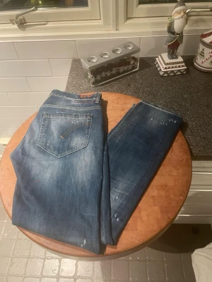 Dondup jeans George  - Säljer nu ett par feta dondup jeans i storlek 33 | mycket fint skick utan defekter| priset är ej hugget i sten |kom dm för flera frågor eller funderingar!