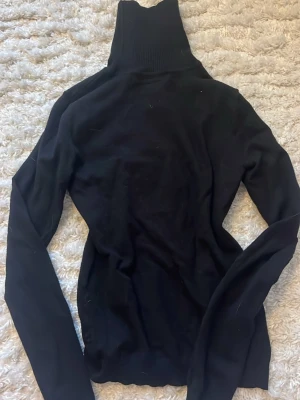 Stickad polo - Tröja med polo krage