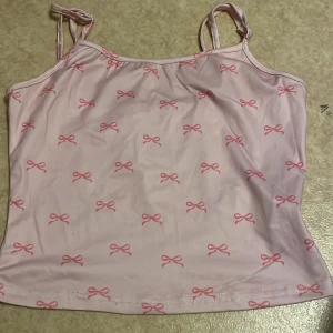 Rosett linne - Super fint linne, storlek xxs, aldrig använt och inga fläckar. Skriv om ni har funderingar