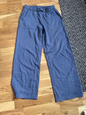 Blå mjukisbyxor  - Blå mjukisbyxor från lager 157. Storlek 160