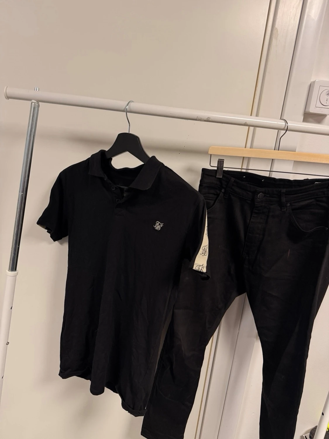 Svart polotopp från SikSilk