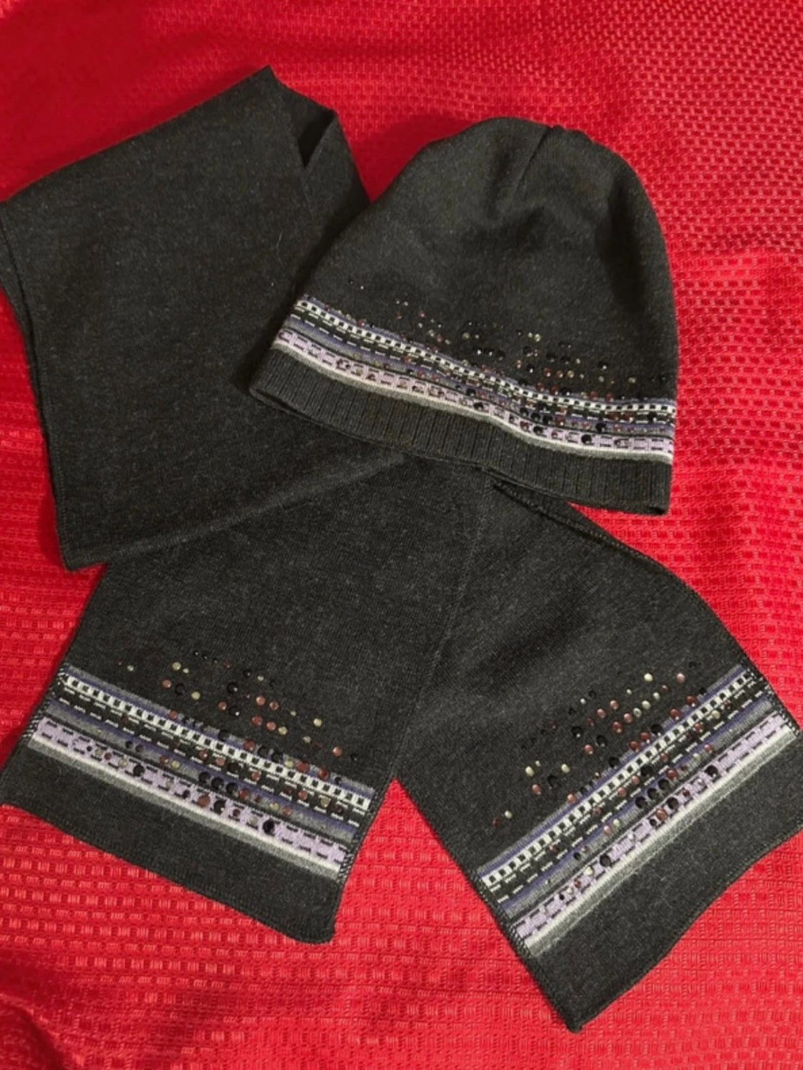 Svart stickad mössa & halsduk set 70%ull, 30% akryl..   - 5
