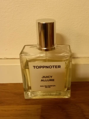 Toppnoter Juicy Allure parfym - Inköpt 2025, se bild hur mycket använt 