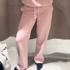 Ljusrosa mjukisbyxor - Rosa mjukis från Gina