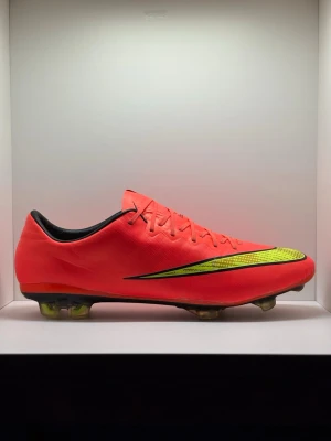 Nike Mercurial Vapor 10  - Nike Mercurial Vapor 10 FG ”Hyper Punch”🔥🥊  Size- 9.5 US/ 43 EU 🇪🇺   Condition- 7.5/10 (Re-glued)  Purchase at your own risk🤝