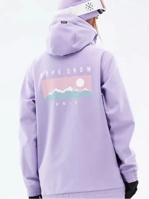 Lila Dope Snow Jacka - Säljer en snygg lila jacka från Dope Snow med tryck av berg och sol på ryggen. Jackan har en huva med dragsko och långa ärmar med muddar. Perfekt för kyliga dagar i backen! 💜Riktigt snygg med liftkortsficka och dragkedjor som går att öppna för att få in luft. Köpt för 1799 kr, pris går att diskutera. Sparsamt andvänd och väldigt små tecken på andvändning. Färgen ser ut som på hemsidan bara att det var dåligt ljus när jag tog bilden💘