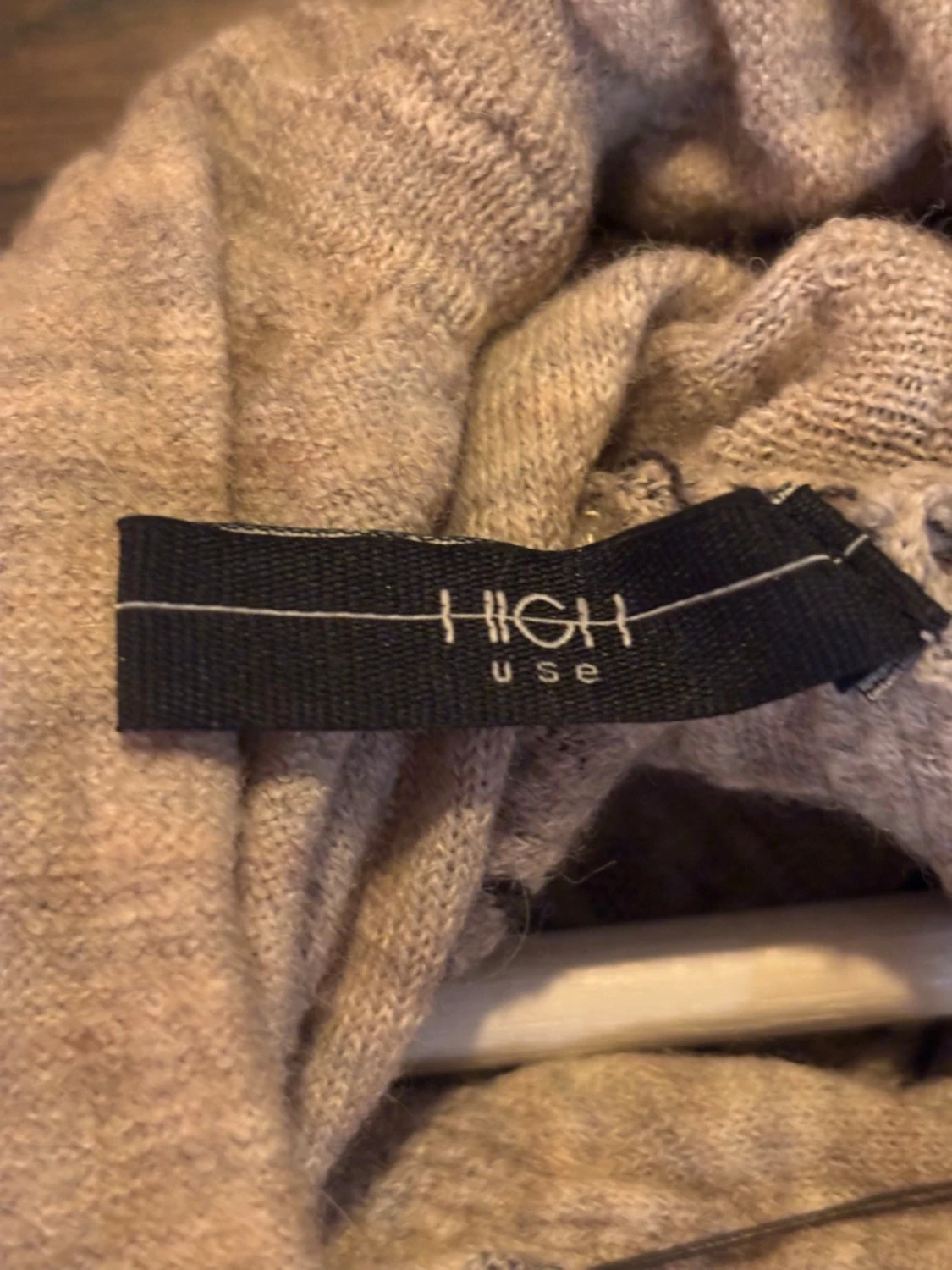 Beige stickad polotröja från HIGH use - 2